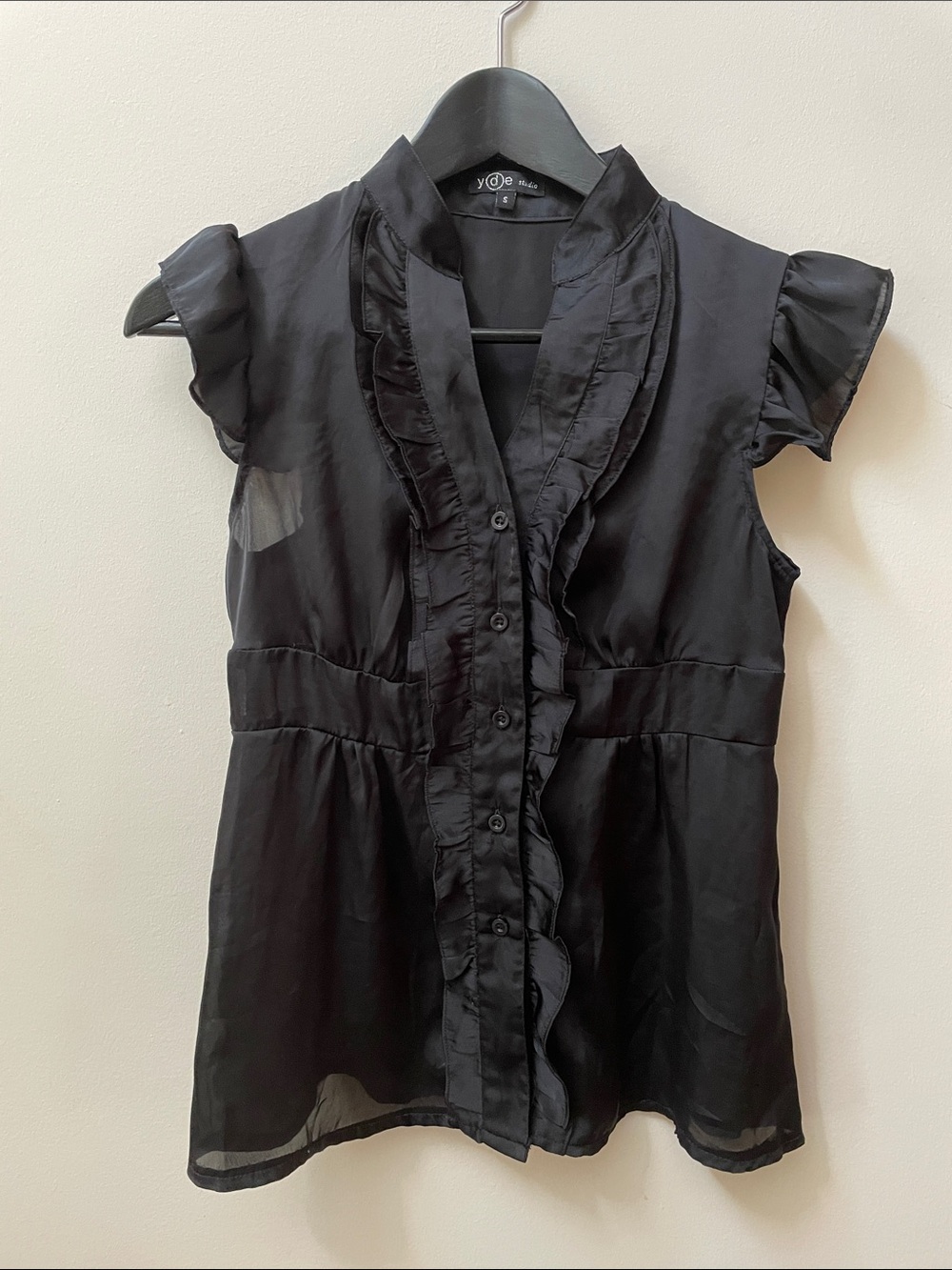 Early 2000s Vintage Black Ruffled Cap-Sleeve Silk Blend Blouse Y2K